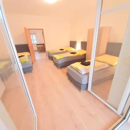 Steelcity Apartment *
